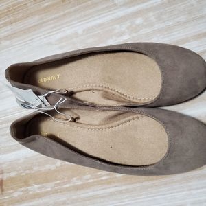 Old Navy Tan Flats Size 10